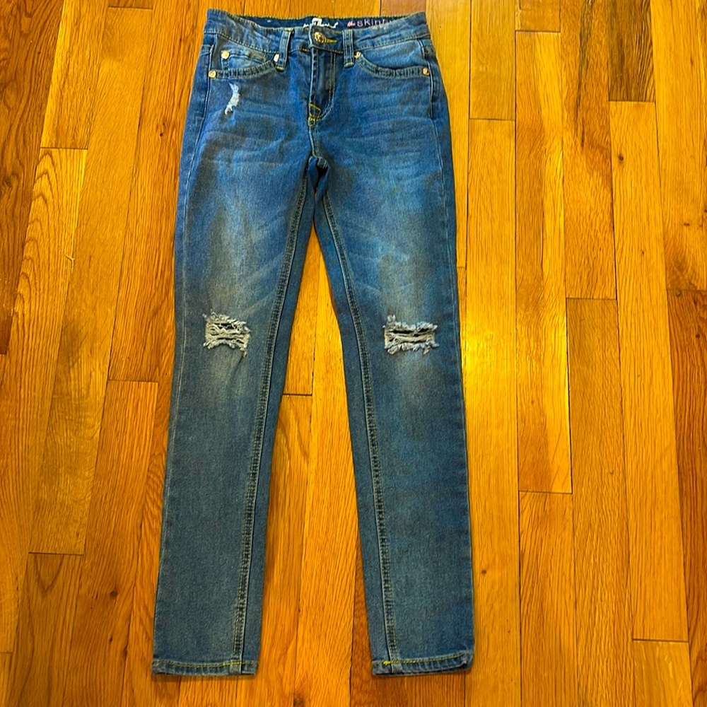 Girls ripped skinny jeans